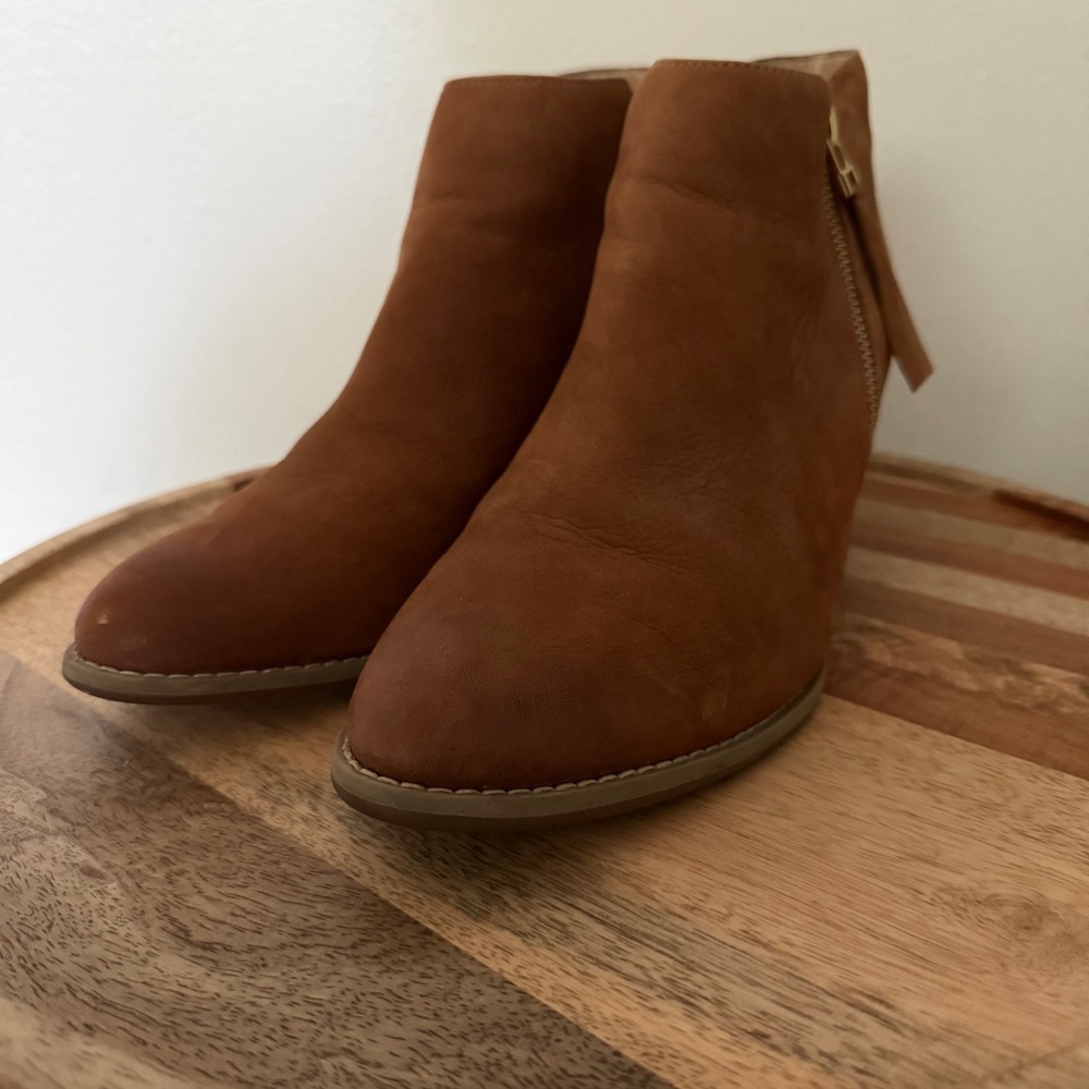 Vionic‎ Brown Suede Leather Ankle Boots Gold Zipper Block Heel Women's Size 9